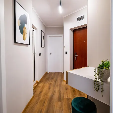 Perfect Near Sea Garden Apartment Warna