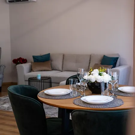 Perfect Near Sea Garden Apartment Warna